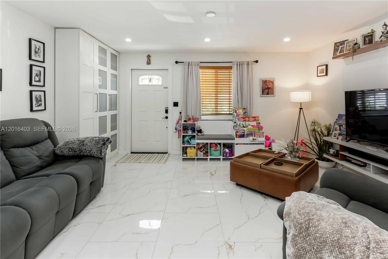 2200 Monroe St , Unit 12, Hollywood, FL 33020 Photo