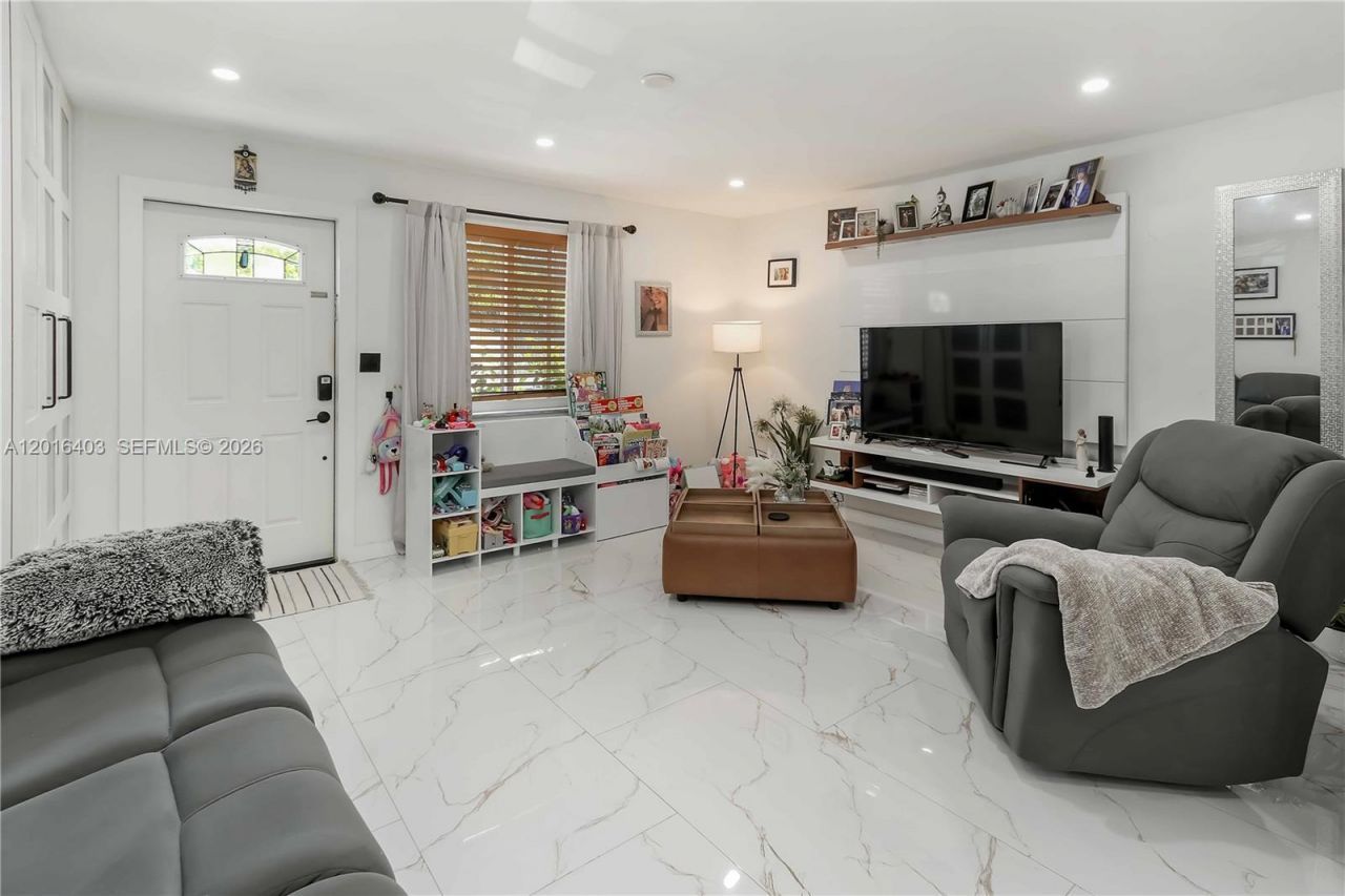 2200 Monroe St , Unit 12, Hollywood, FL 33020 Photo
