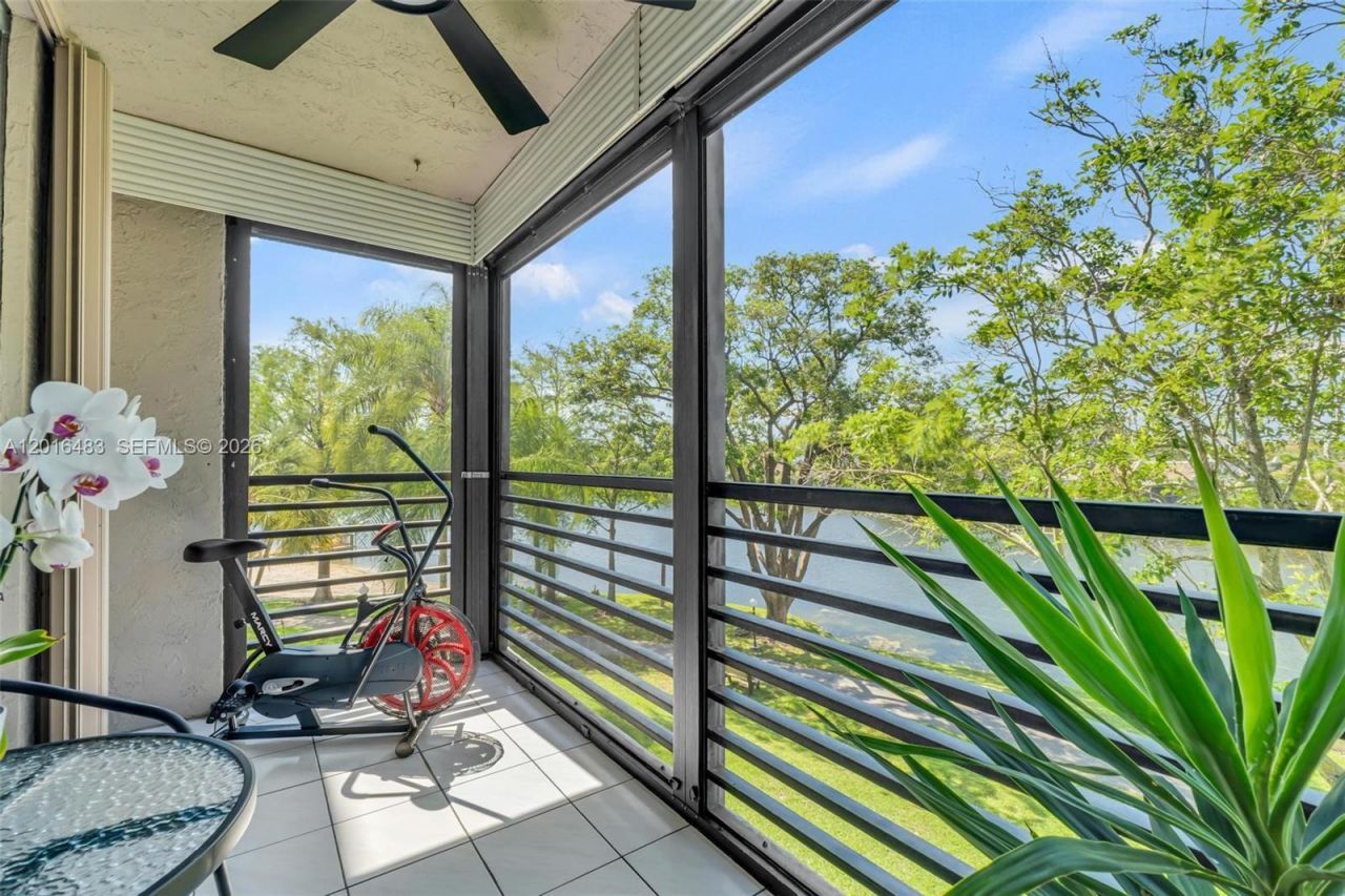 1101 Colony Point Cir , Unit 309, Pembroke Pines, FL 33026 Photo
