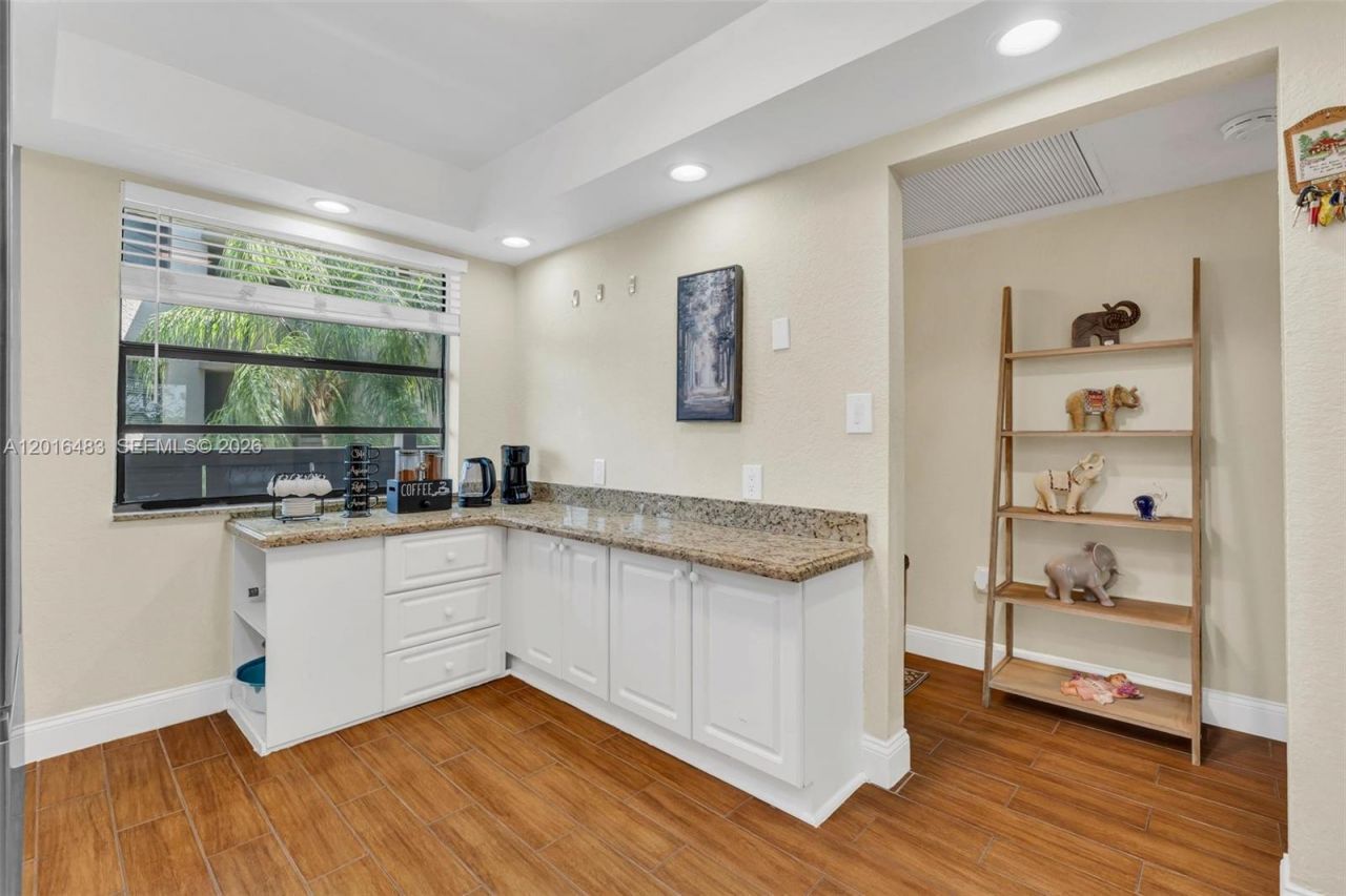 1101 Colony Point Cir , Unit 309, Pembroke Pines, FL 33026 Photo