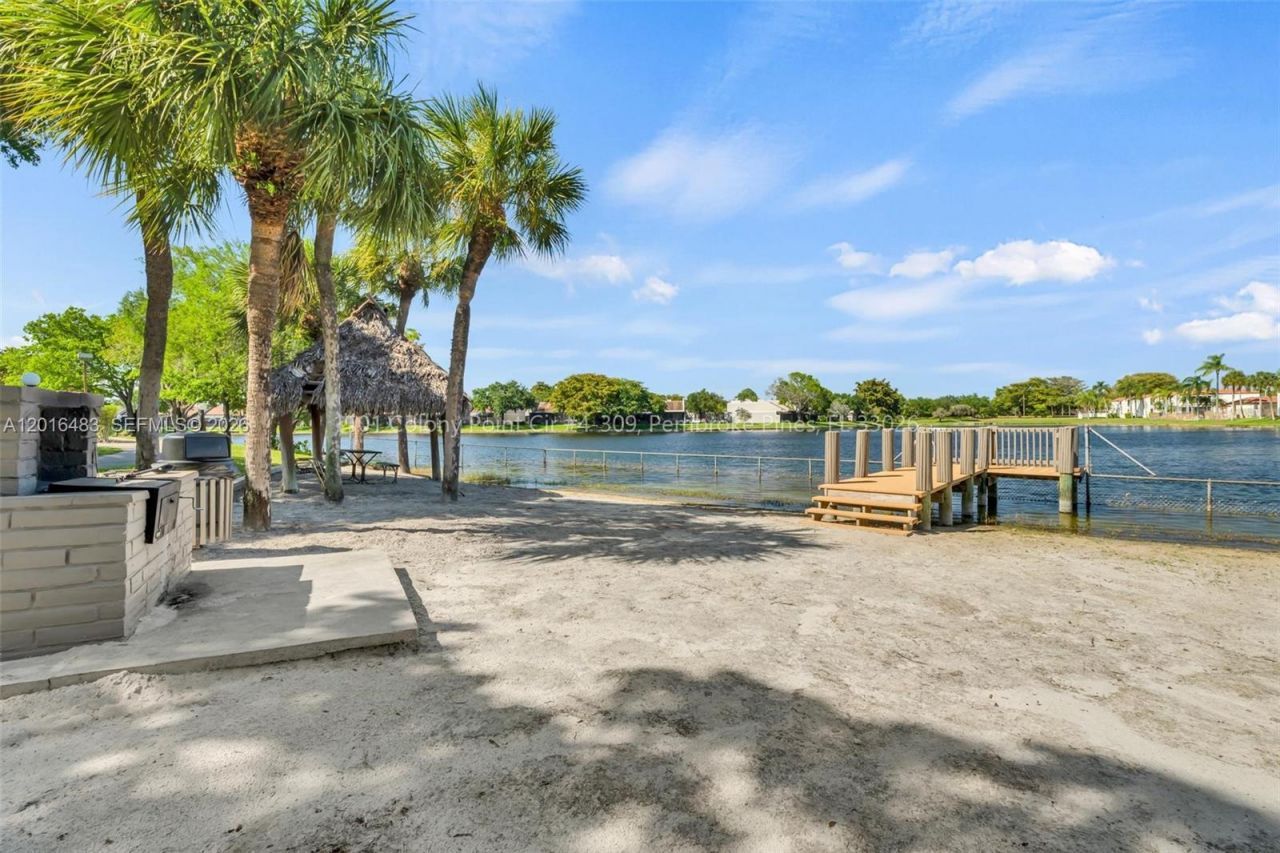 1101 Colony Point Cir , Unit 309, Pembroke Pines, FL 33026 Photo