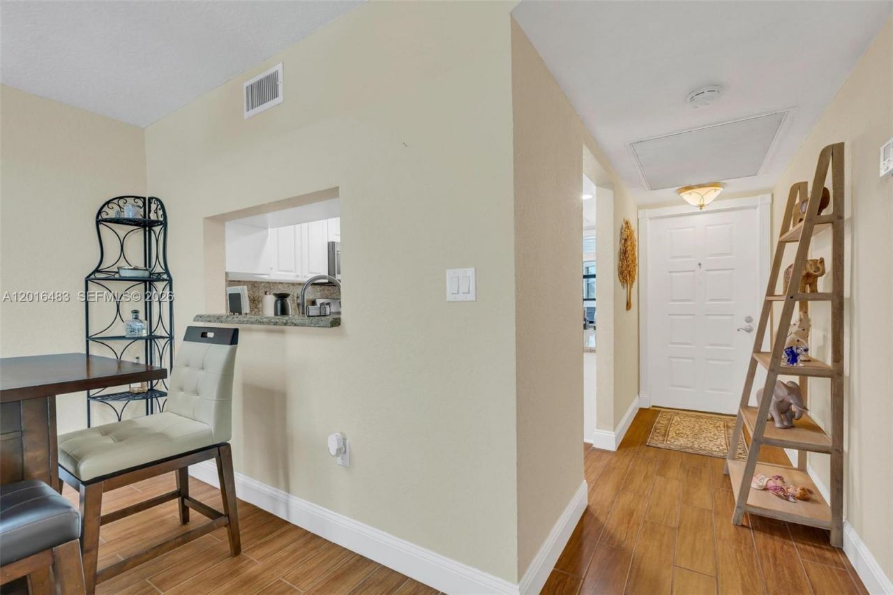 1101 Colony Point Cir , Unit 309, Pembroke Pines, FL 33026 Photo