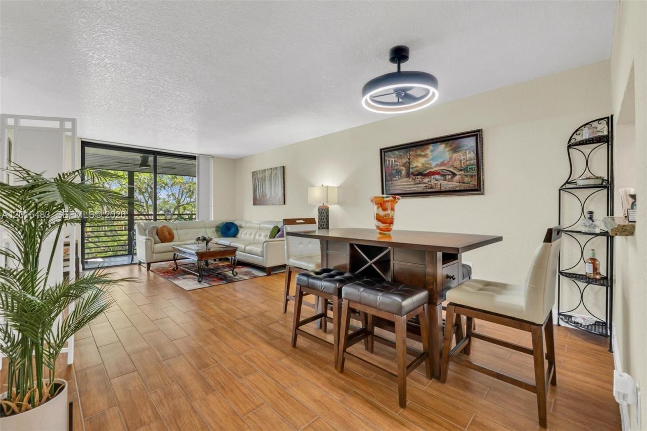 1101 Colony Point Cir , Unit 309, Pembroke Pines, FL 33026 Photo
