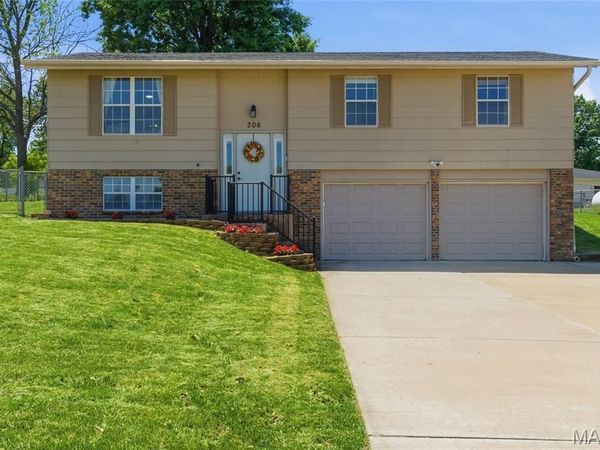 306 Old Schaeffer Lane, O'Fallon, MO 63366