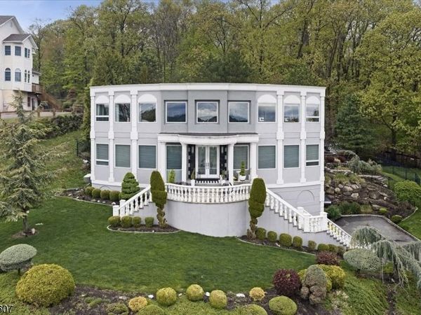 47 Mountainwood Ct, Totowa, NJ 07512