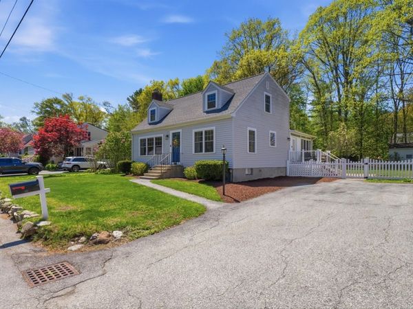 14 Walnut Rd, Chelmsford, MA 01824