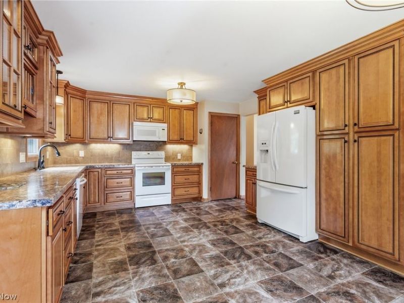 1107 Lynbrook Street SE, North Canton, OH 44720 Photo 12