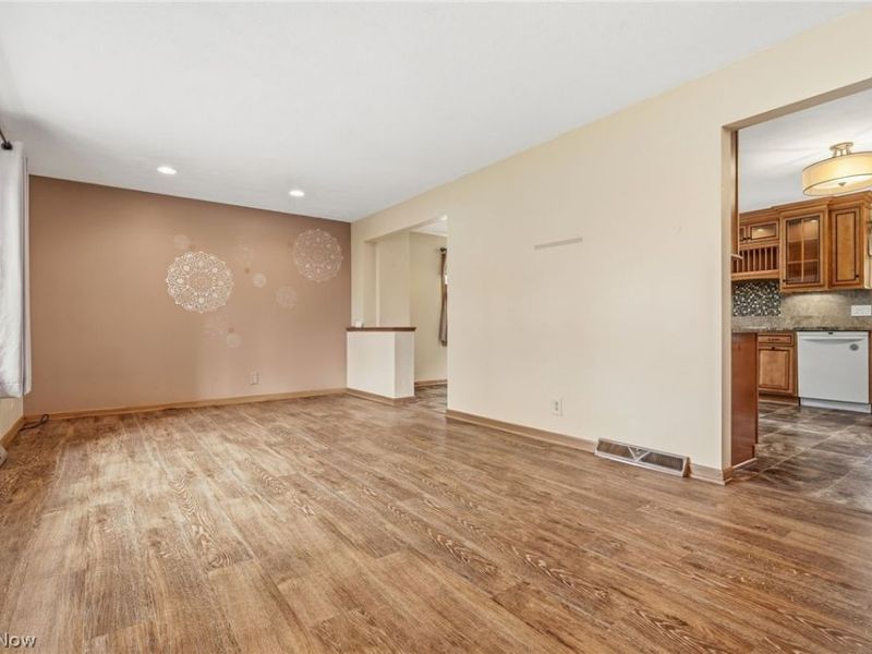 1107 Lynbrook Street SE, North Canton, OH 44720 Photo 6