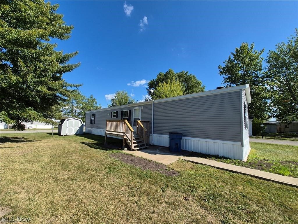 225 Cedar Brook Drive, Elyria, OH 44035 Main Photo