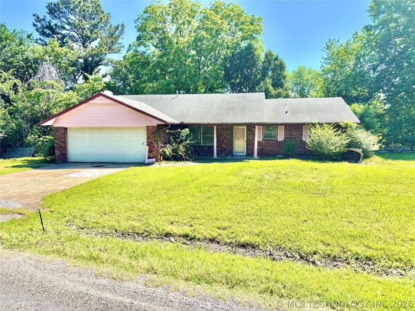 902 N Broadway Street , Stigler, OK 74462