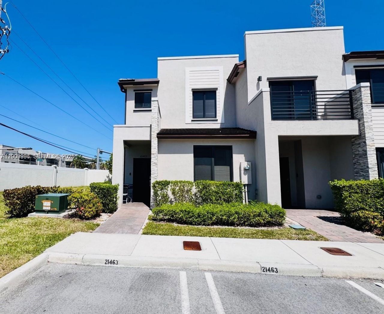21463 NE 3rd Path , Miami, FL 33179 Main Photo