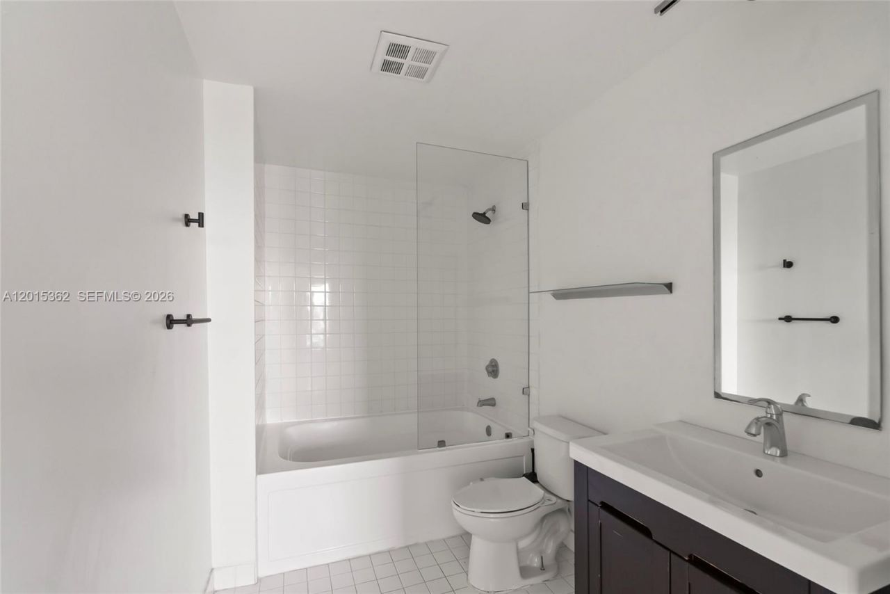 10 SW South River Dr , Unit 1006, Miami, FL 33130 Photo