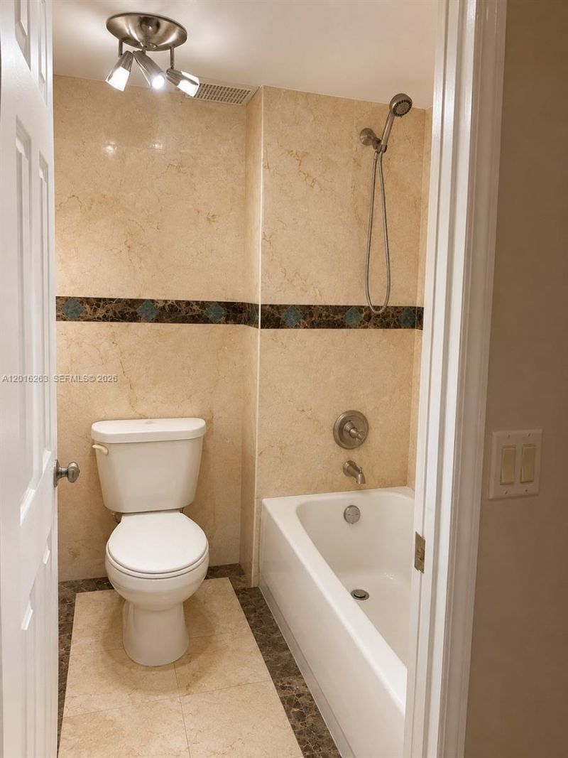 309 Lakeview Dr , Unit 204, Weston, FL 33326 Photo