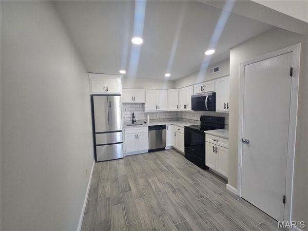 4334 Arrow Tree Dr , St Louis, MO 63128
