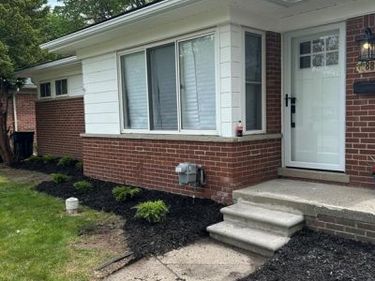 8865 Kenberton Drive, Oak Park, MI 48237