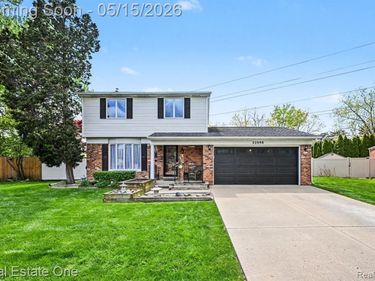 22098 Hillcrest Court, Woodhaven, MI 48183