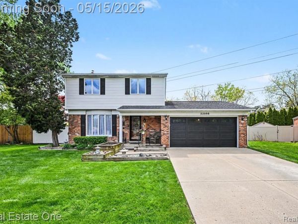 22098 Hillcrest Court, Woodhaven, MI 48183