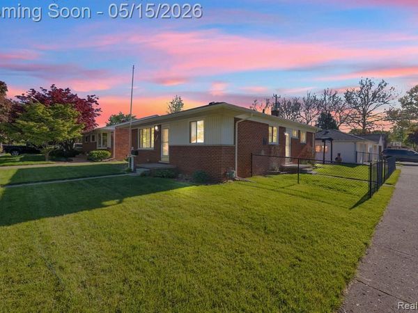 8610 N Evangeline Street, Dearborn Heights, MI 48127