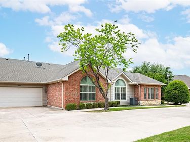 3250 Rosemeade Drive, Unit 2213, Fort Worth, TX 76116