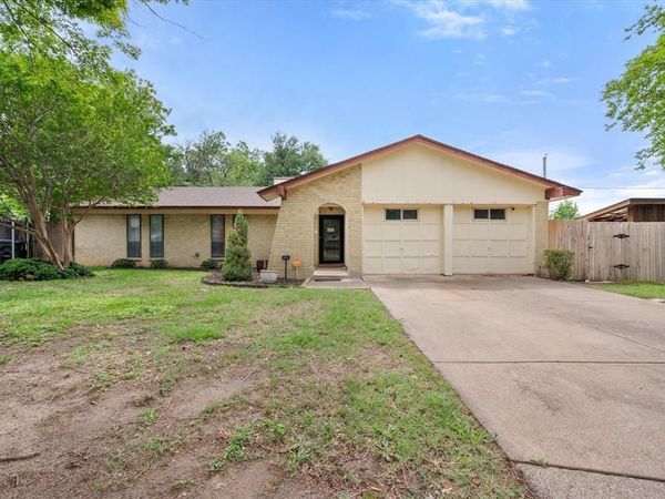 802 Crest Oak Court , Arlington, TX 76012