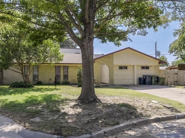 802 Crest Oak Court, Arlington, TX 76012