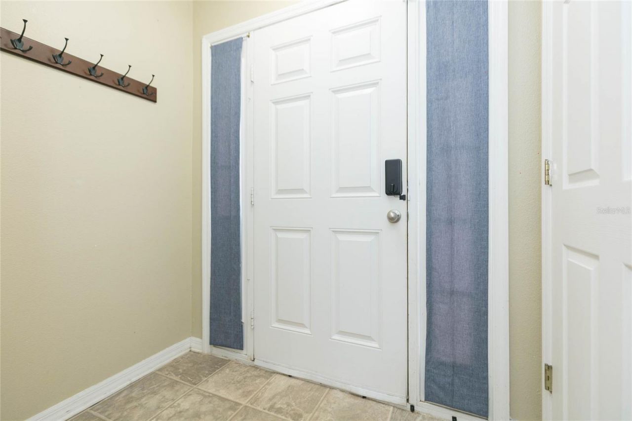 9922 Ashburn Lake Drive, Tampa, FL 33610 Photo