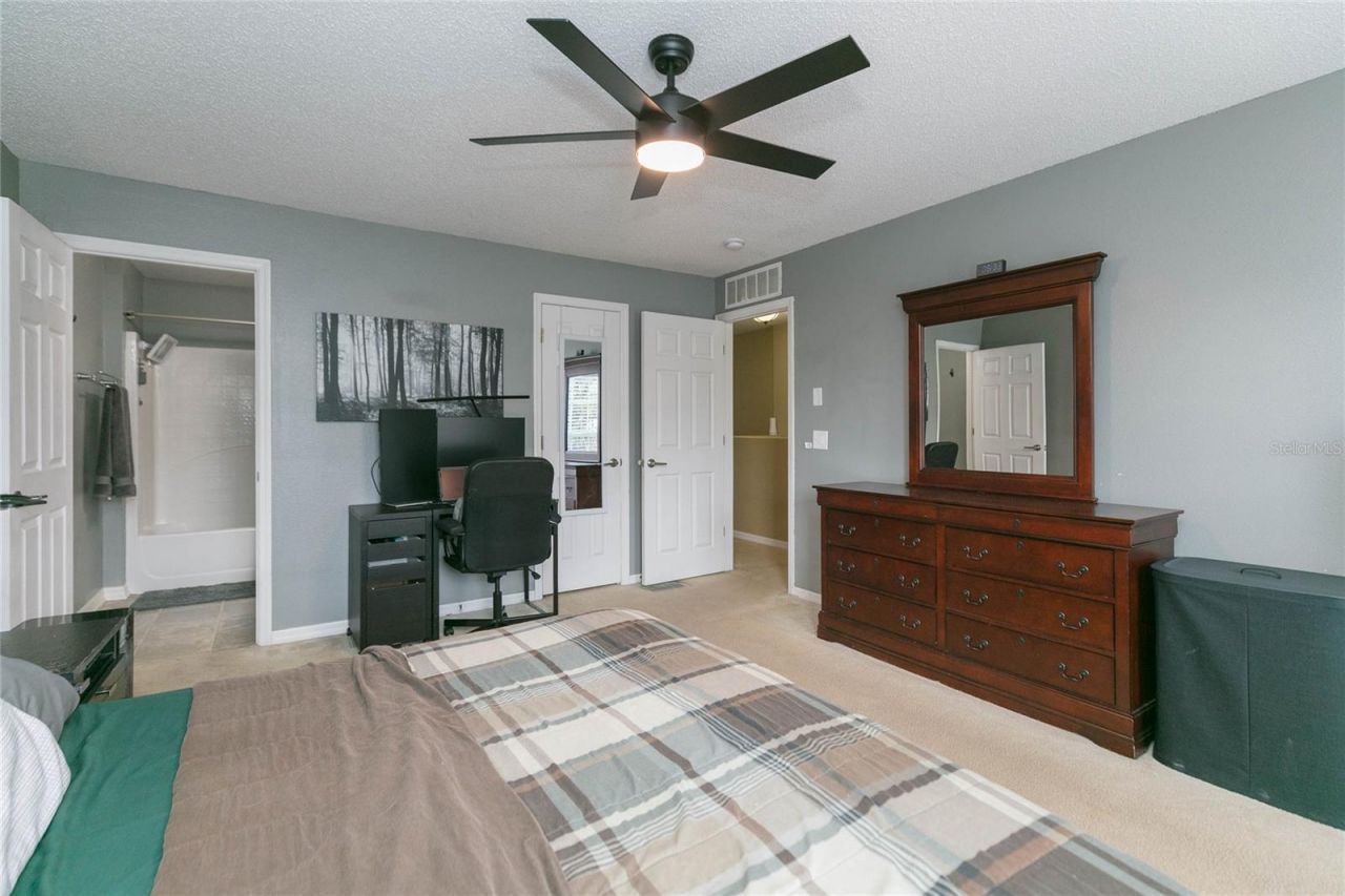 9922 Ashburn Lake Drive, Tampa, FL 33610 Photo