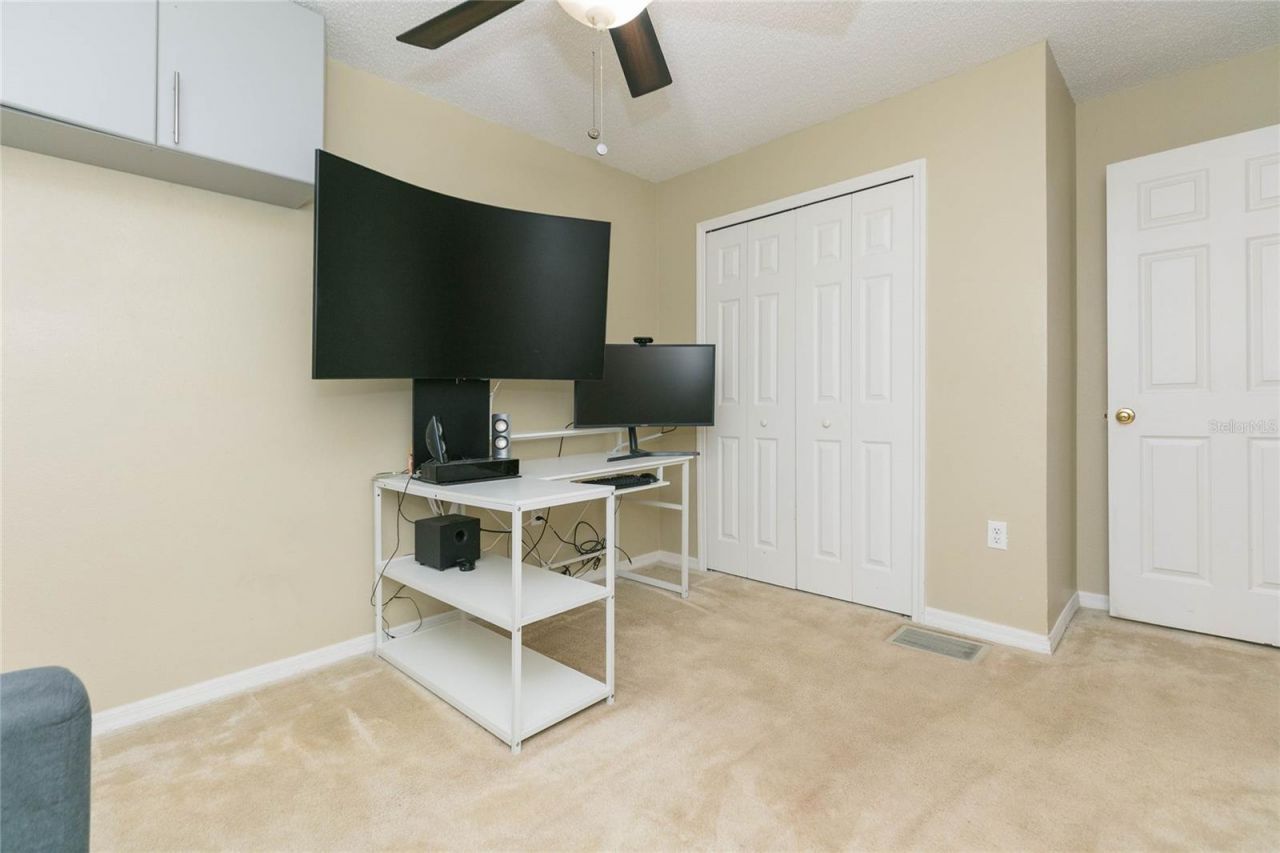 9922 Ashburn Lake Drive, Tampa, FL 33610 Photo