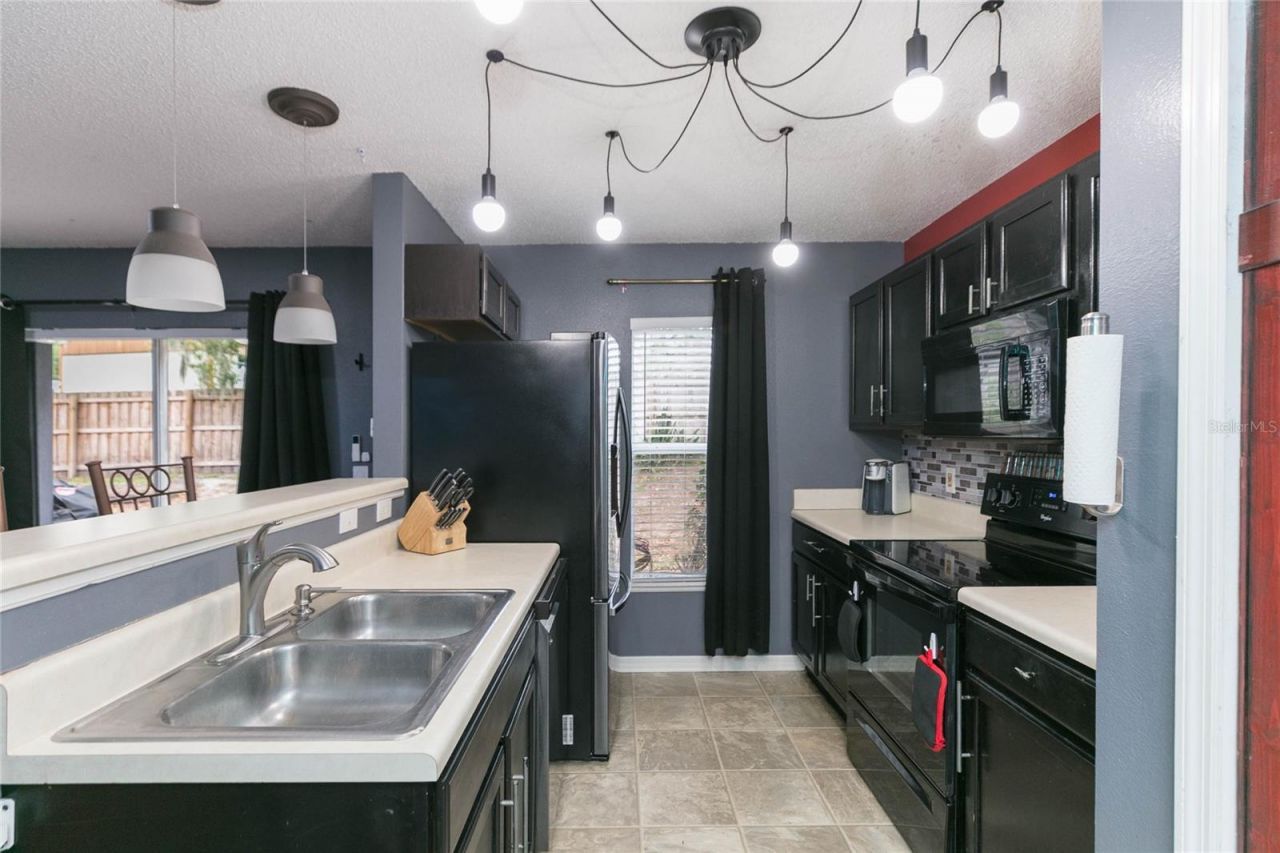 9922 Ashburn Lake Drive, Tampa, FL 33610 Photo