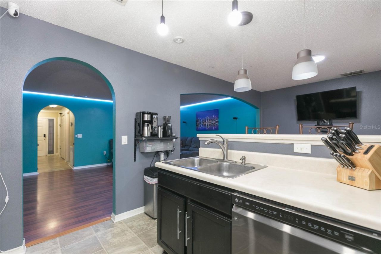 9922 Ashburn Lake Drive, Tampa, FL 33610 Photo