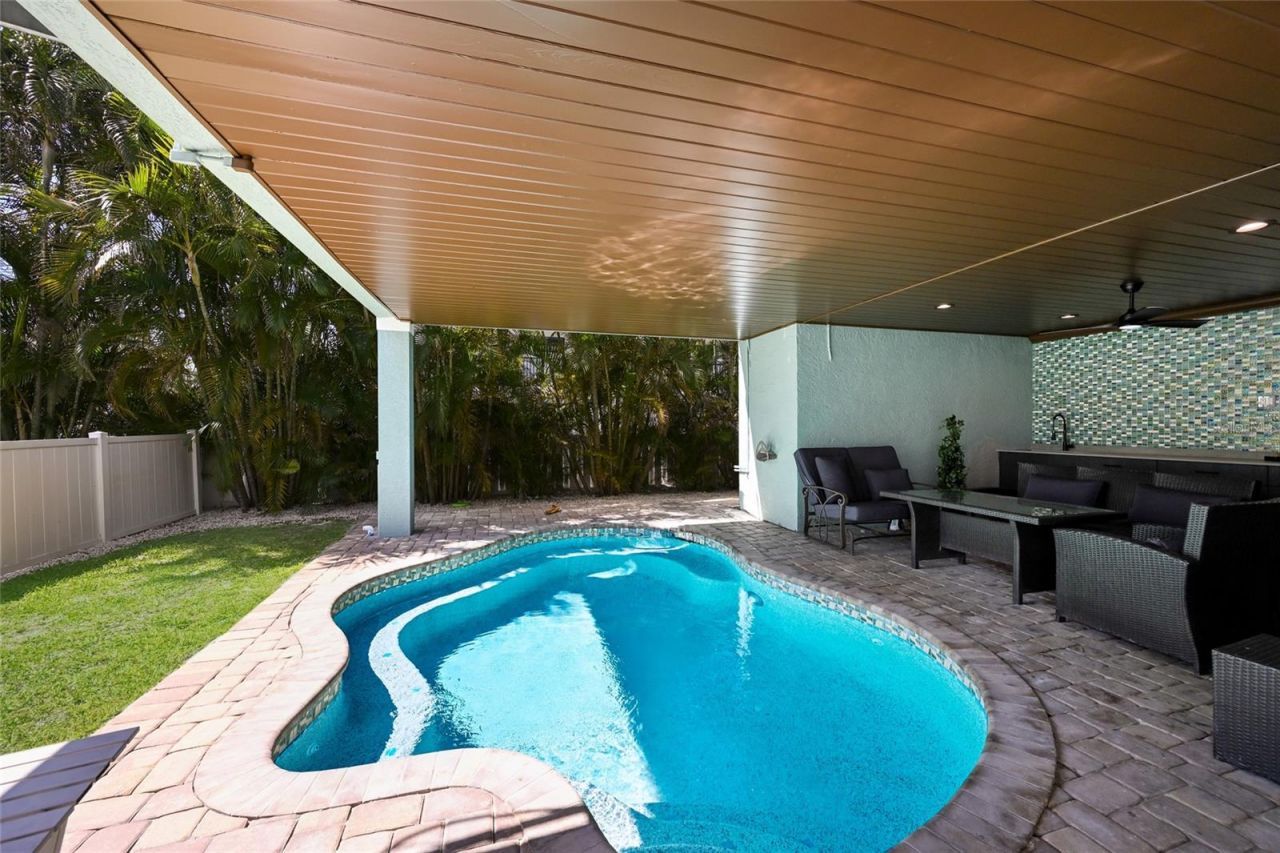 109 6th Street N, Unit A & B, Bradenton Beach, FL 34217 Photo