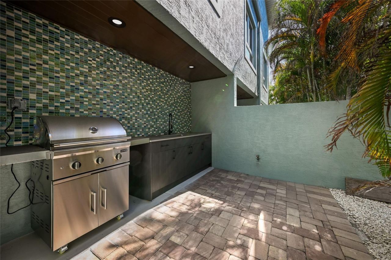 109 6th Street N, Unit A & B, Bradenton Beach, FL 34217 Photo
