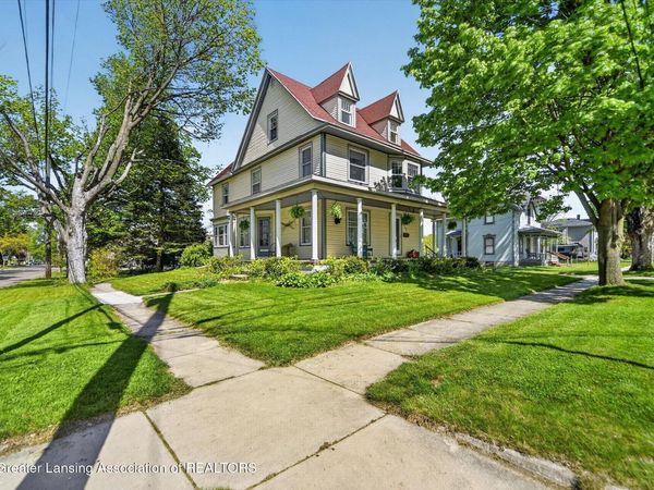 124 W Lincoln Street, Grand Ledge, MI 48837