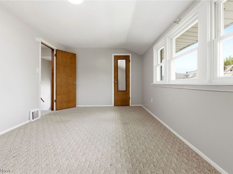 2802 Colburn Avenue, Cleveland, OH 44109 Photo 25