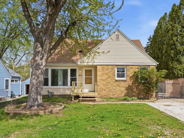 1211 Lealand Road E, Maplewood, MN 55109