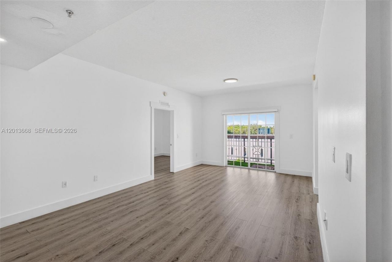 5271 SW 8th St , Unit 305, Miami, FL 33134 Photo