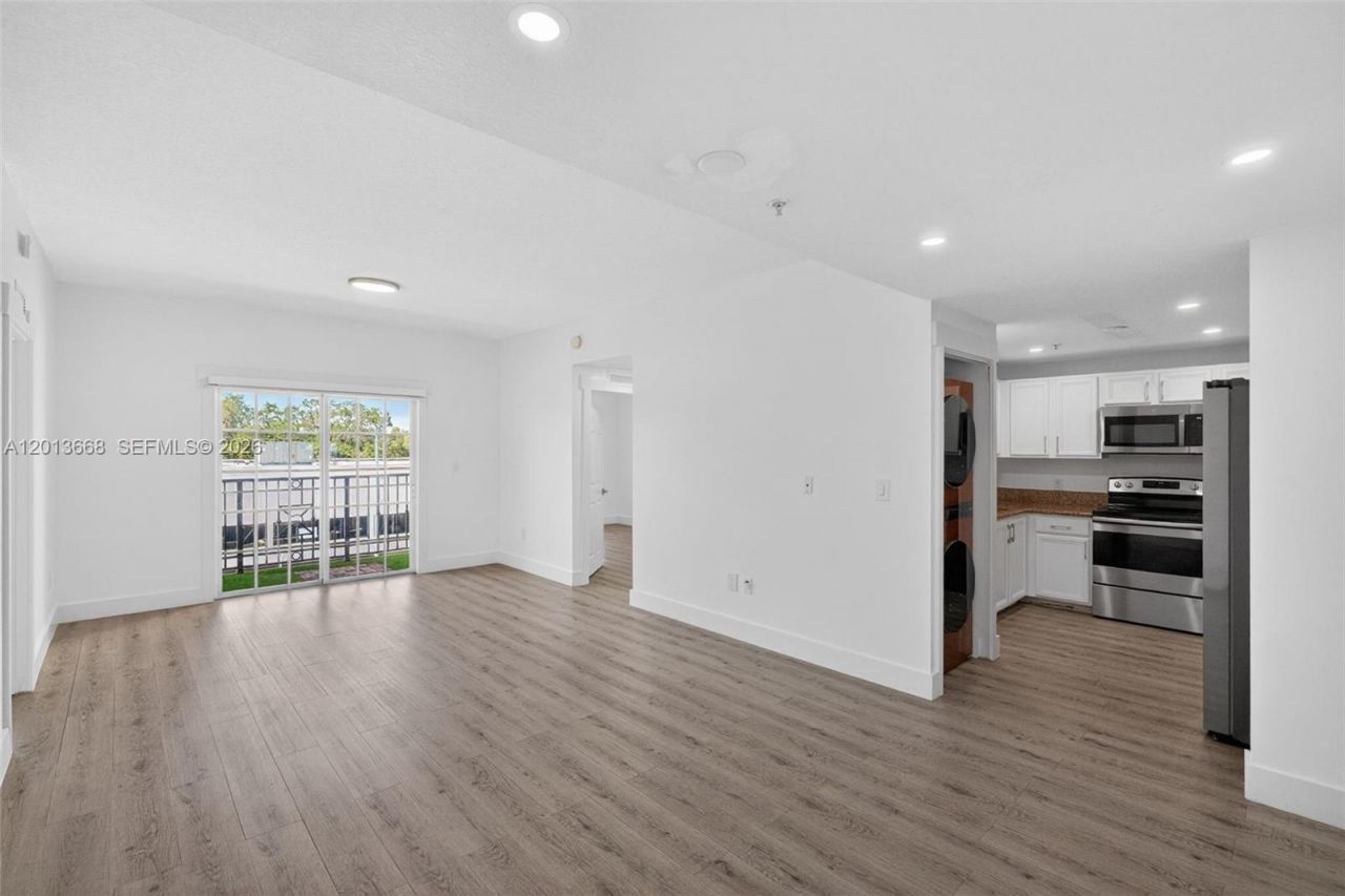 5271 SW 8th St , Unit 305, Miami, FL 33134 Photo