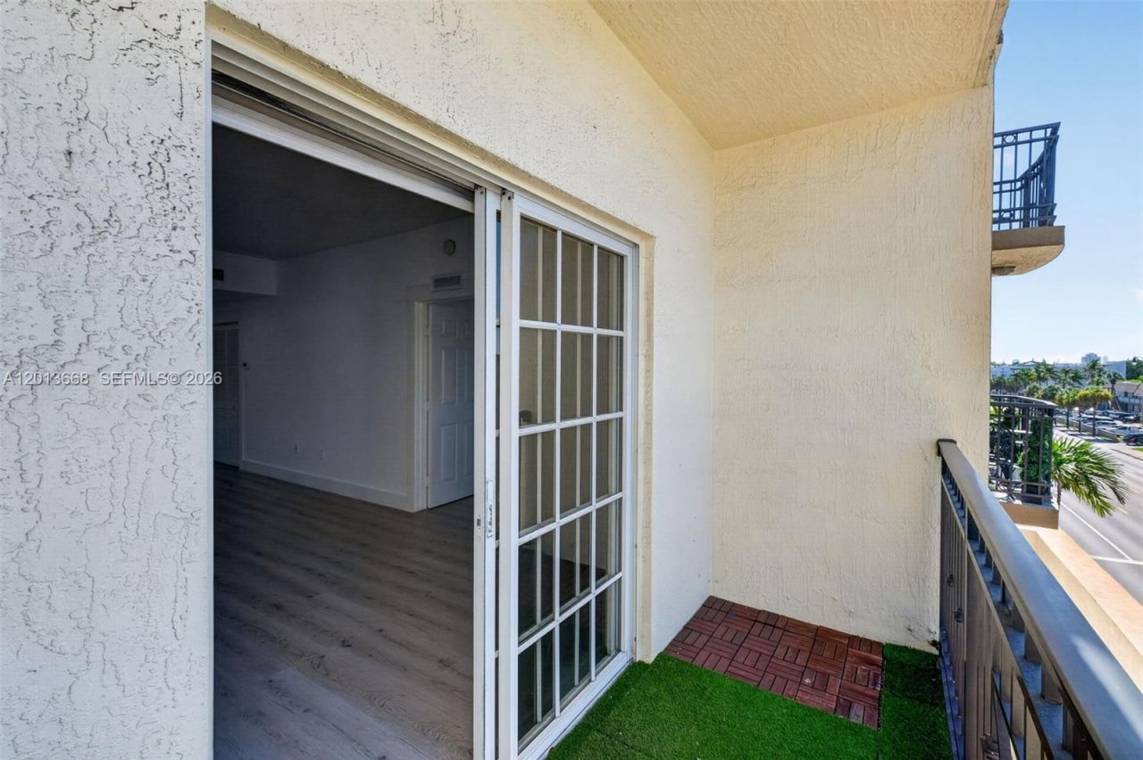 5271 SW 8th St , Unit 305, Miami, FL 33134 Photo