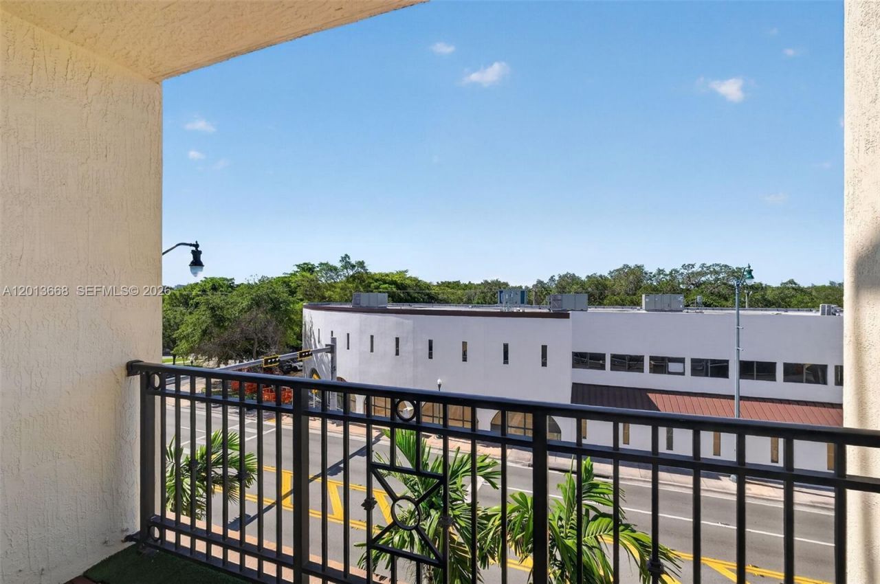 5271 SW 8th St , Unit 305, Miami, FL 33134 Photo