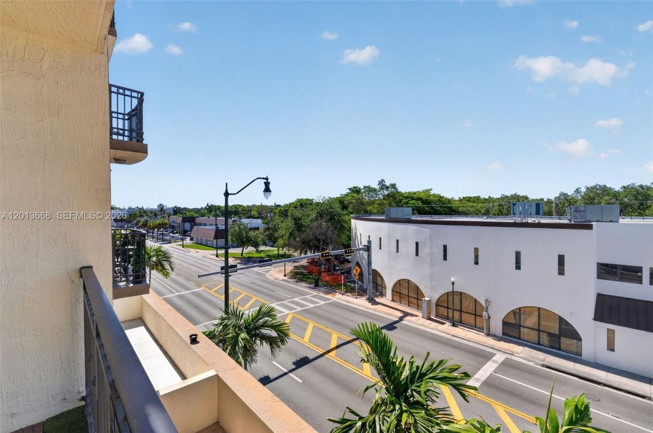 5271 SW 8th St , Unit 305, Miami, FL 33134 Photo