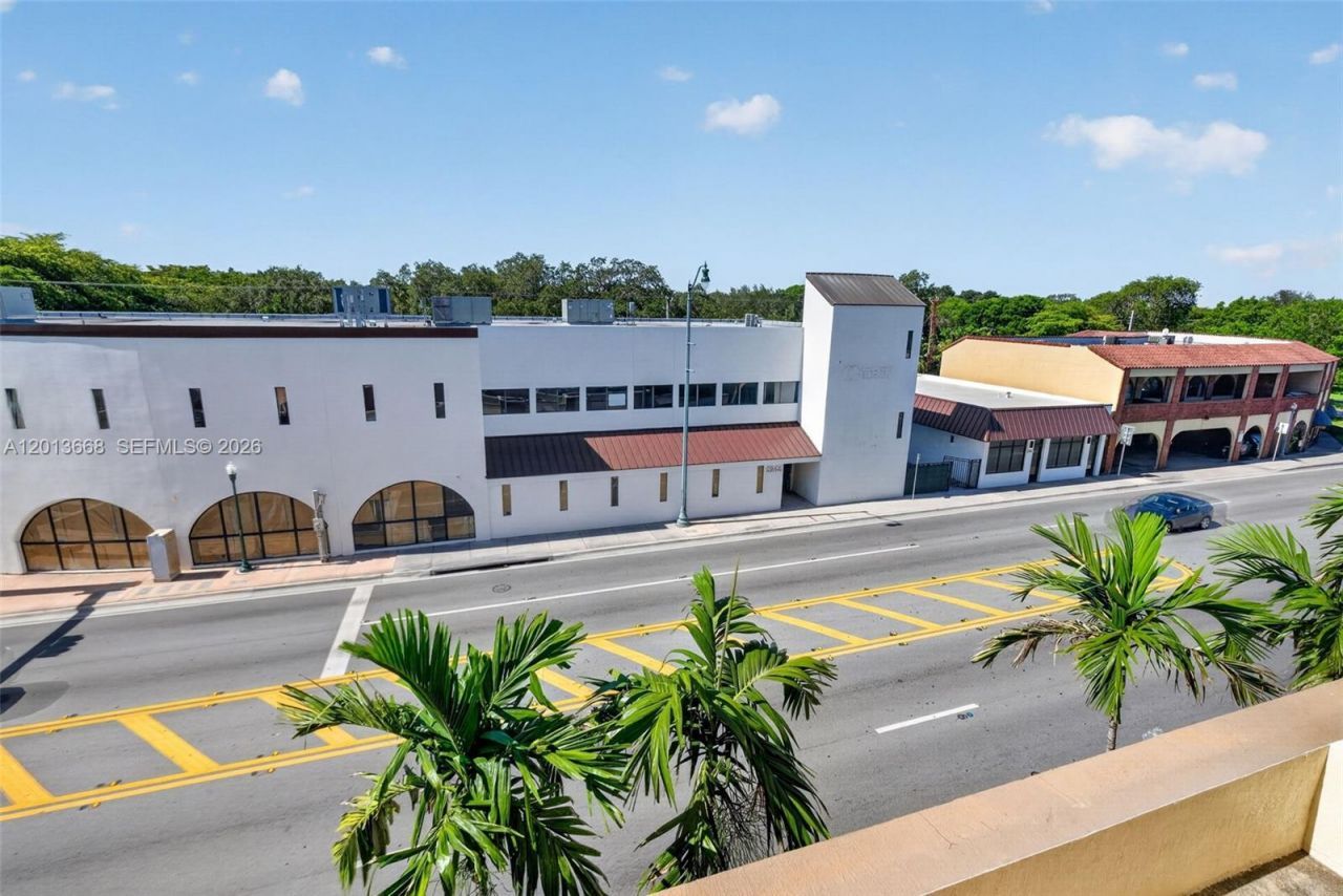 5271 SW 8th St , Unit 305, Miami, FL 33134 Photo