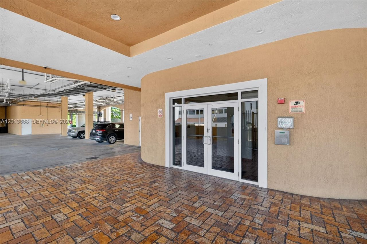 5271 SW 8th St , Unit 305, Miami, FL 33134 Photo