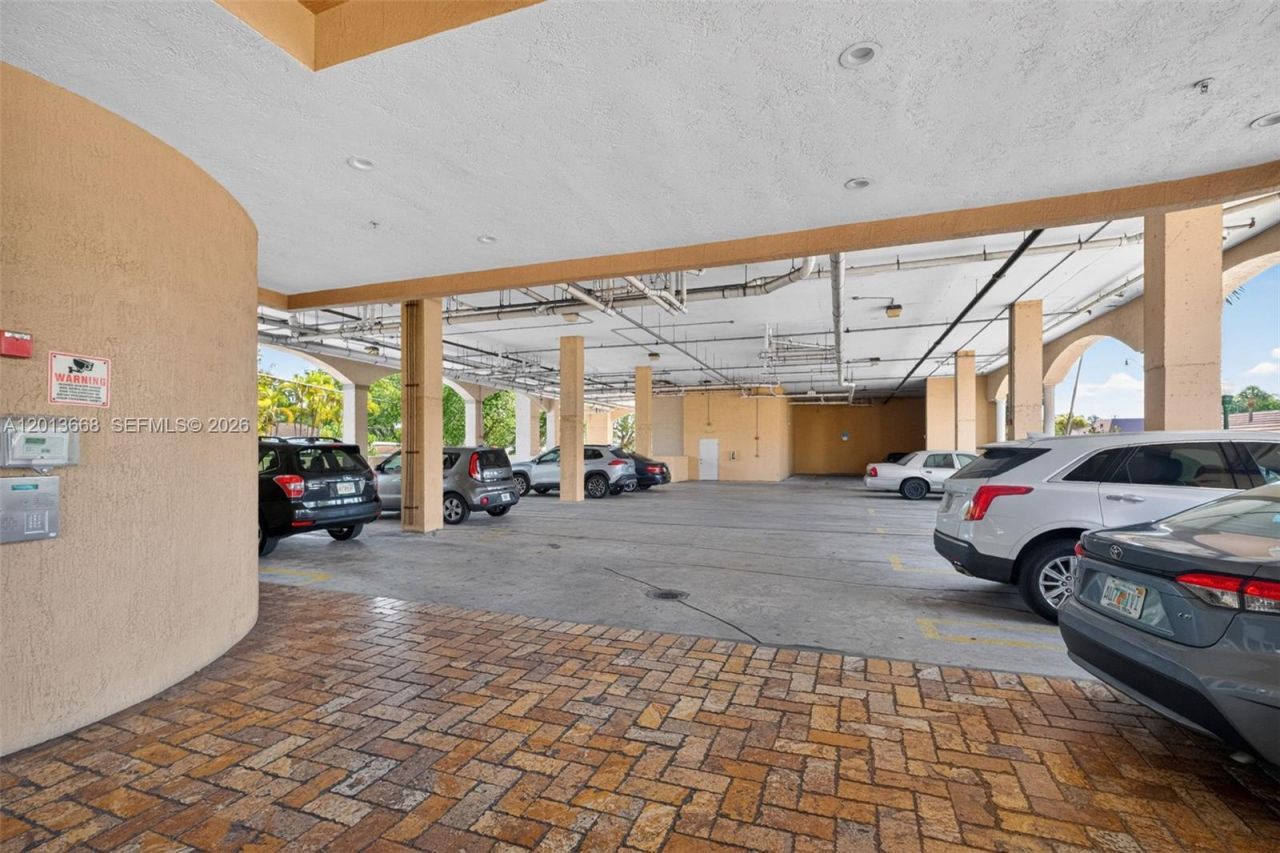 5271 SW 8th St , Unit 305, Miami, FL 33134 Photo