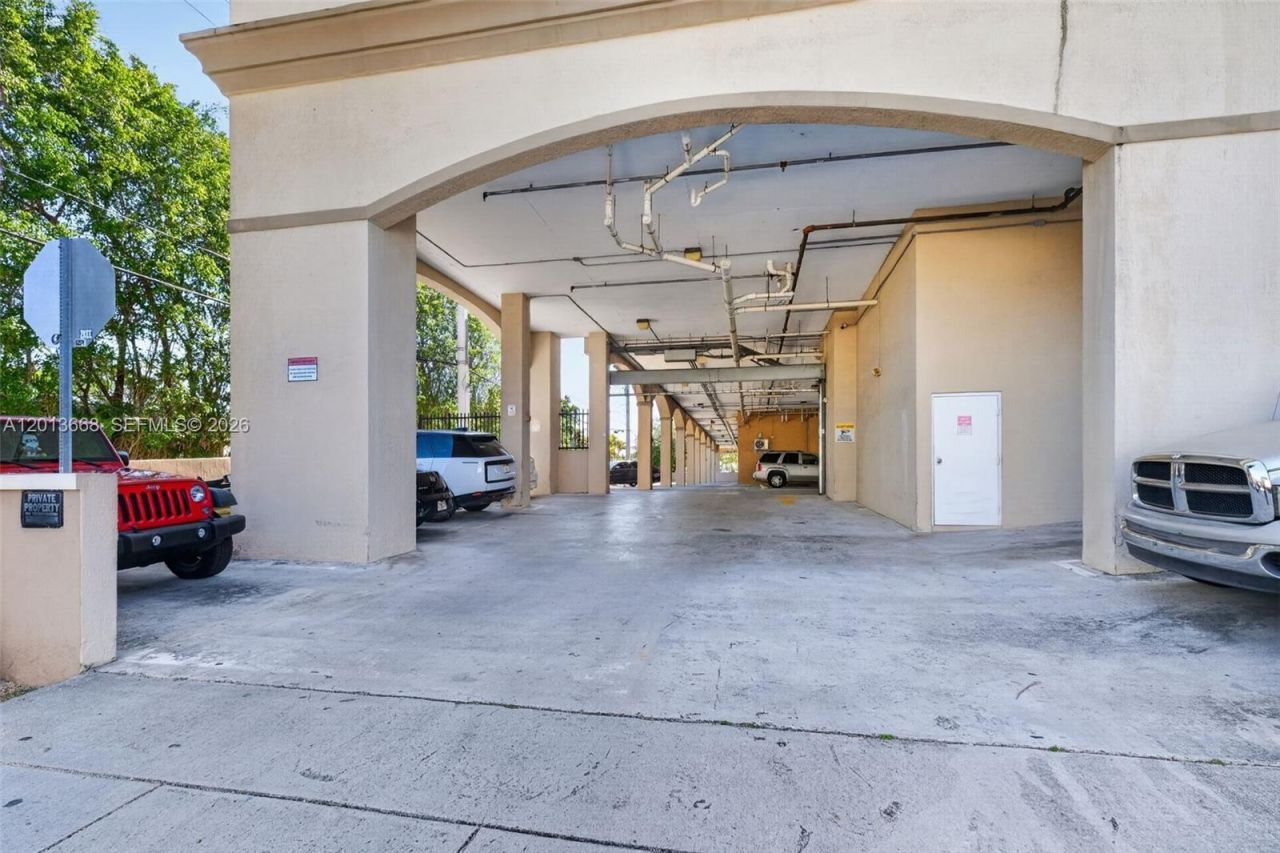 5271 SW 8th St , Unit 305, Miami, FL 33134 Photo