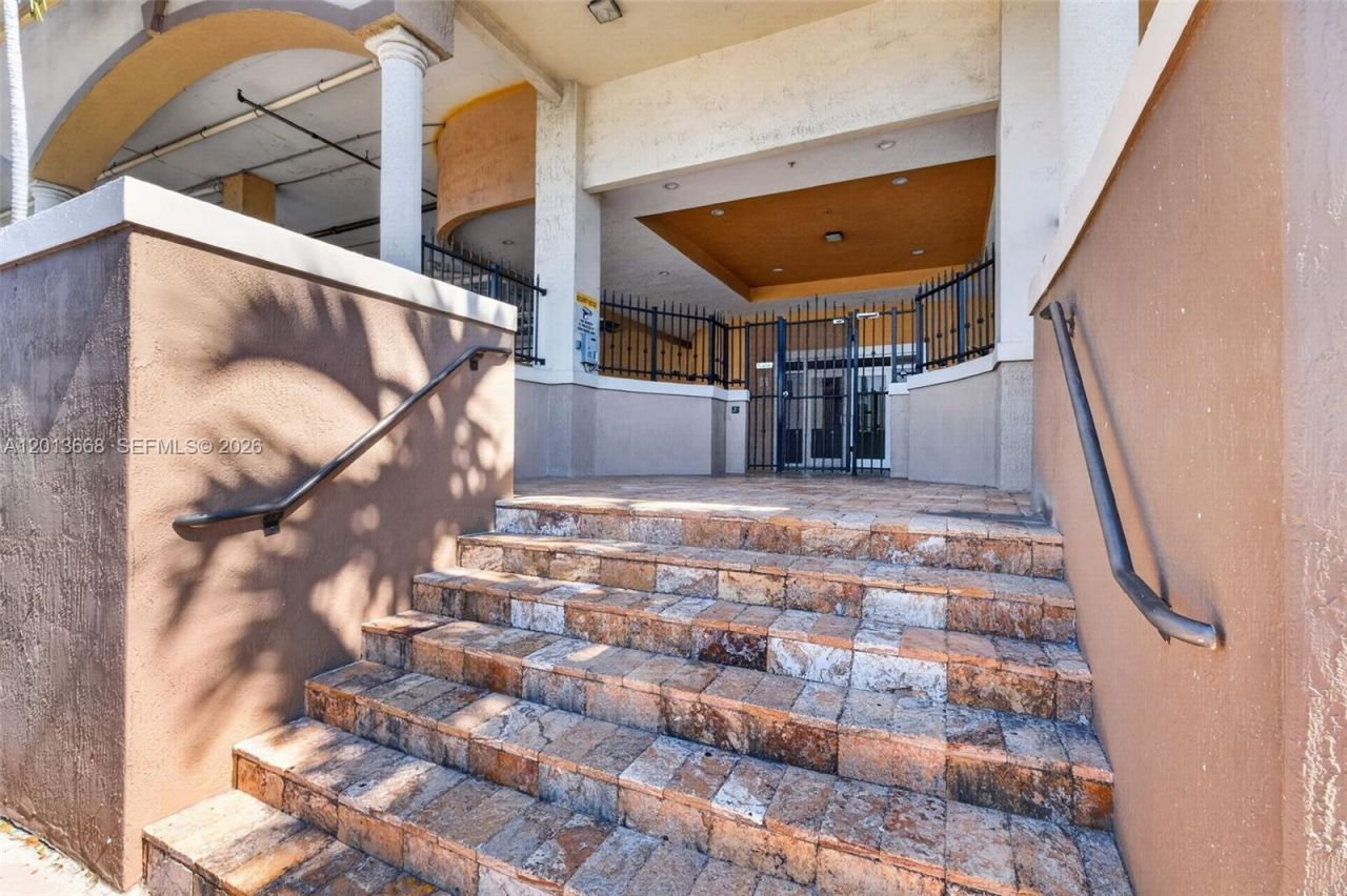 5271 SW 8th St , Unit 305, Miami, FL 33134 Photo