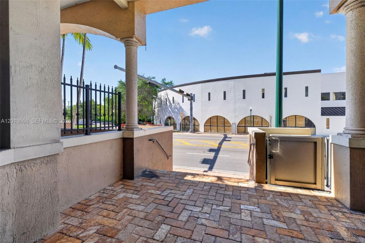 5271 SW 8th St , Unit 305, Miami, FL 33134 Photo
