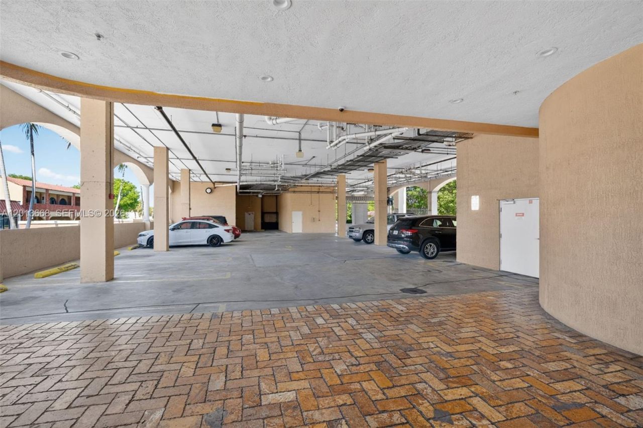 5271 SW 8th St , Unit 305, Miami, FL 33134 Photo