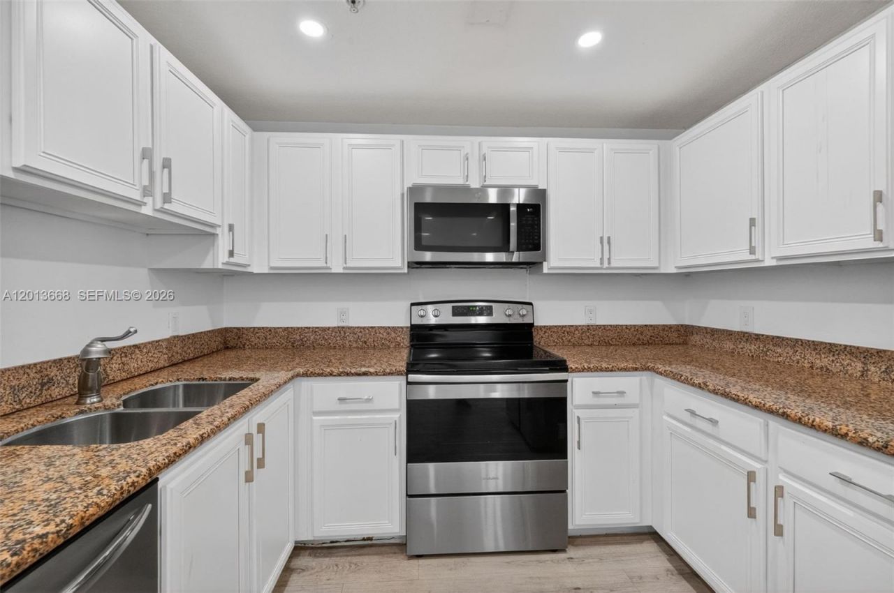 5271 SW 8th St , Unit 305, Miami, FL 33134 Photo