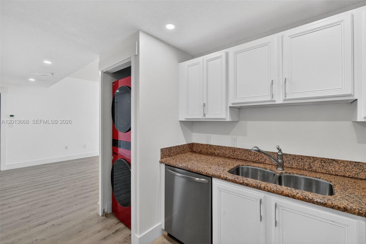 5271 SW 8th St , Unit 305, Miami, FL 33134 Photo