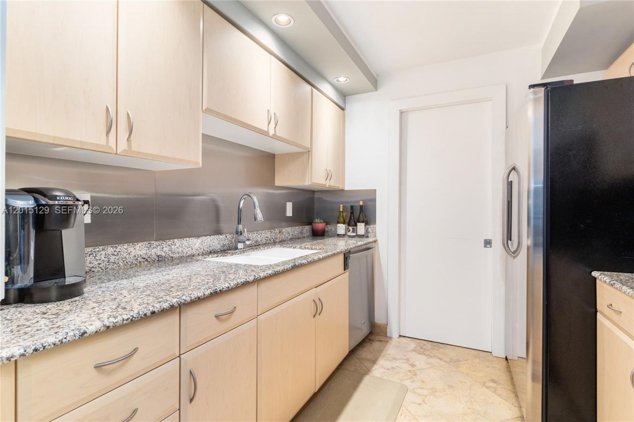 6917 Collins Ave , Unit L-103, Miami Beach, FL 33141 Photo